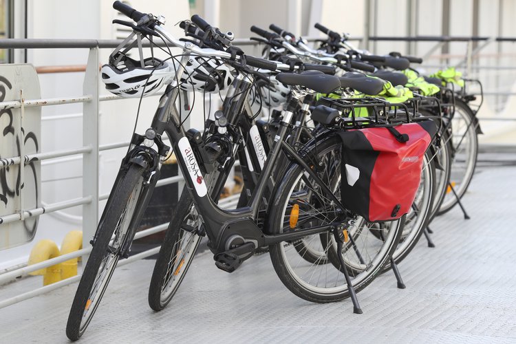 Bordeigene Fahrräder stehen zum individuellen Verleih zur Verfügung. Foto: A-ROSA Flussschiff GmbH